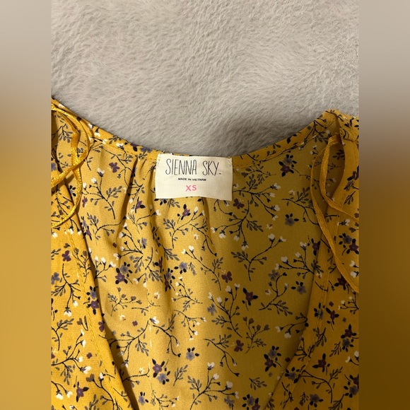 3/4 sleeve blouse - Picture 2 of 2